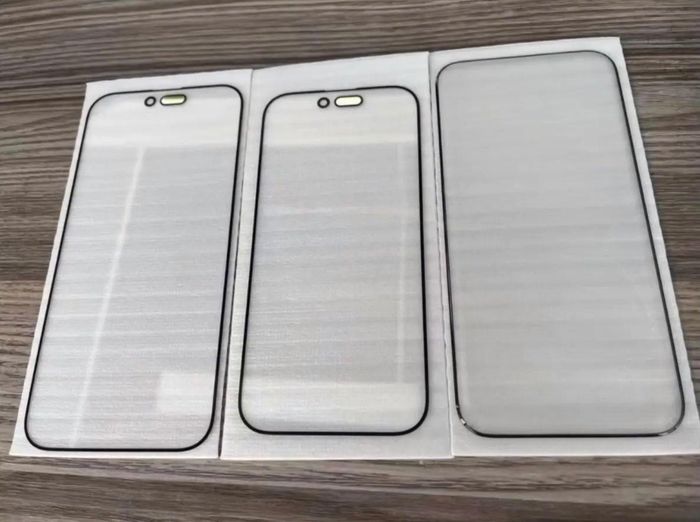  Miếng dán màn hình được cho là của iPhone 16, cho thấy phần viền mỏng hơn đáng kể. Ảnh: Majin Bu. 