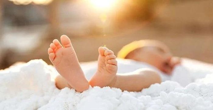 Trẻ từ 12 tháng tuổi trở lên và người trưởng thành nên tắm nắng mỗi ngày. Ảnh minh họa
