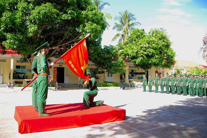 Chiến sĩ mới làm lễ tuyên thệ