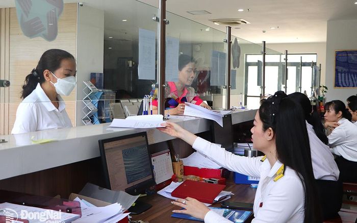 Người nộp thuế làm thủ tục tại Cục Thuế Đồng Nai. Ảnh minh họa: N.LIÊN