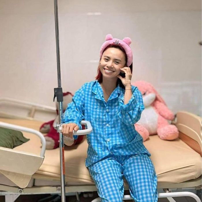 Trước đó, cô đã phải lên tiếng vì đi mổ ruột thừa nhưng bị đồn phẫu thuật chuyển giới