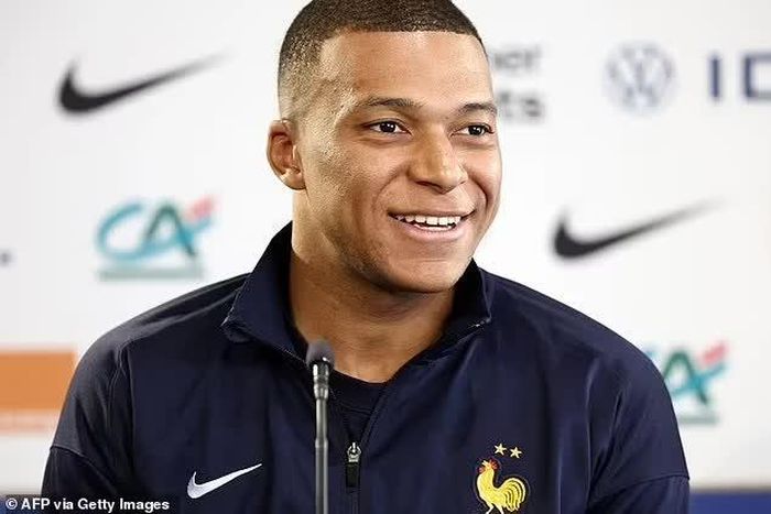 Mbappe chia sẻ trước báo chí rằng anh cảm thấy 'rất hạnh phúc, tự do và nhẹ nhõm' khi cuối cùng cũng rời câu lạc bộ Pháp để đến Madrid. Ảnh: AFP