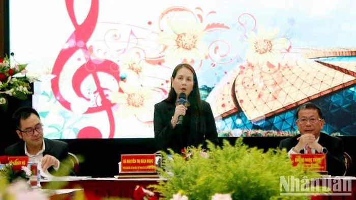 Phó Giám đốc Sở Văn hóa, Thể thao và Du lịch Lâm Đồng Nguyễn Thị Bích Ngọc phát biểu ý kiến tại tọa đàm.