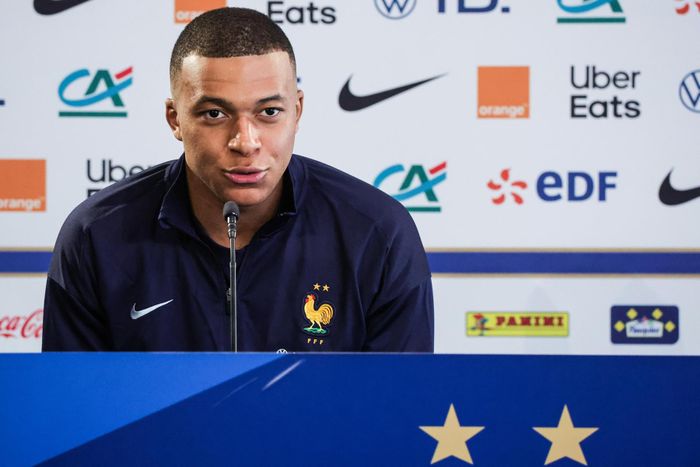 Mbappe trong cuộc họp báo ngày 4/6
