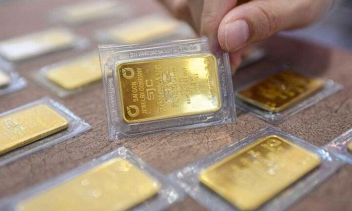 Giá vàng được dự báo còn giảm nữa, nhiều người băn khoăn có nên bán cắt lỗ? (Ảnh minh họa: Znews)