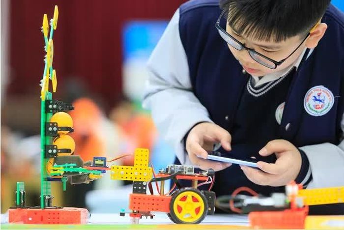 Tác phẩm “Đam mê chế tạo robot” của Trần Văn Hiếu