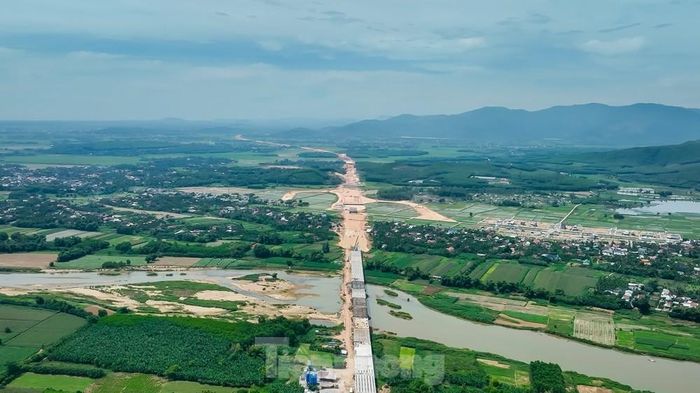 Riêng hạng mục hầm số 1 và hầm số 2 sẽ thi công hoàn thiện mặt đường, vỏ hầm và thiết bị. Hạng mục cầu, phấn đấu thực hiện thi công 60/77 cầu, trong đó ưu tiên hoàn thành các cầu vượt đường ngang.