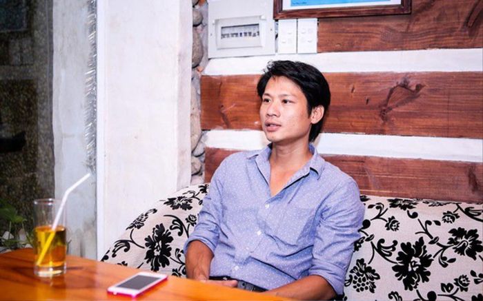 Trước lùm xùm của cha, con trai Thương Tín cảm thấy rất buồn.