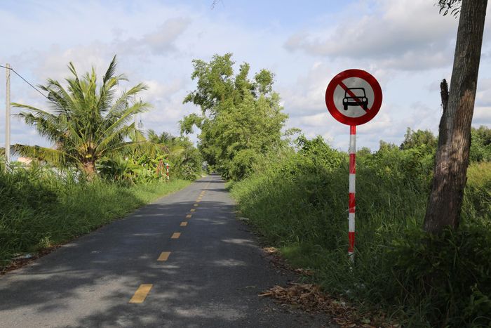 Cấm ô tô lưu thông trên đường tỉnh 965 để đảm bảo an toàn giao thông.