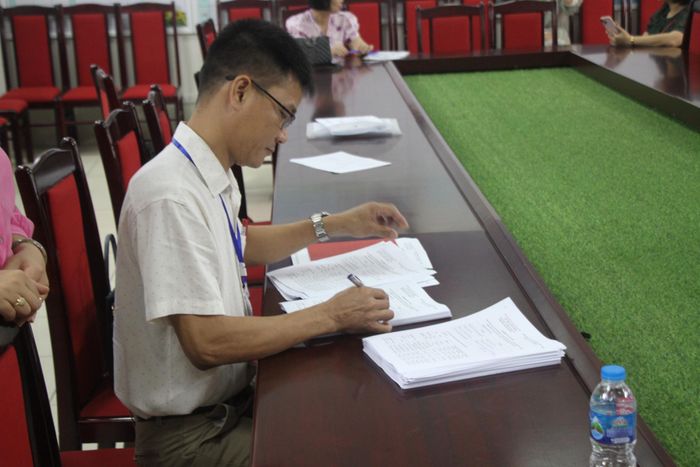  Công tác tổ chức thi được thực hiện bài bản, khẩn trương (ảnh Trinh Phúc). 