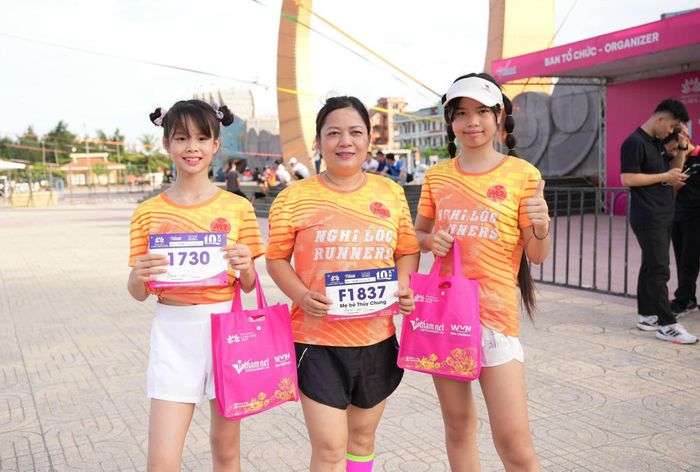 Giải marathon “Hành trình về Làng Sen 2024” nằm trong chuỗi các hoạt động chào mừng Kỷ niệm 134 năm ngày sinh Chủ tịch Hồ Chí Minh (19/5/1890 - 19/5/2024), do Ủy ban nhân dân tỉnh Nghệ An chỉ đạo Sở Văn hóa và Thể thao phối hợp với Báo VietNamNet và Công ty Win Việt Nam tổ chức. Lễ khai mạc giải diễn ra vào 19h30 ngày 8/6; lễ bế mạc diễn ra vào 9h30 ngày 9/6, tại Quảng trường Bình Minh Cửa Lò, thị xã Cửa Lò.