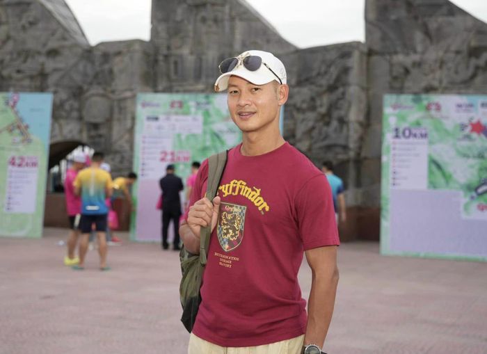 "Tham gia giải chạy lần này, ngoài đam mê thể thao, mê chạy bộ, chinh phục những cự ly đường dài, thì điều đặc biệt nhất là "Hành trình về Làng Sen 2024" được tổ chức ngay trên quê hương của Chủ tịch Hồ Chí Minh kính yêu của tất cả chúng ta”, ca sĩ đoạt giải nhất cuộc thi Tiếng hát Truyền hình TP.HCM năm 2000 chia sẻ.