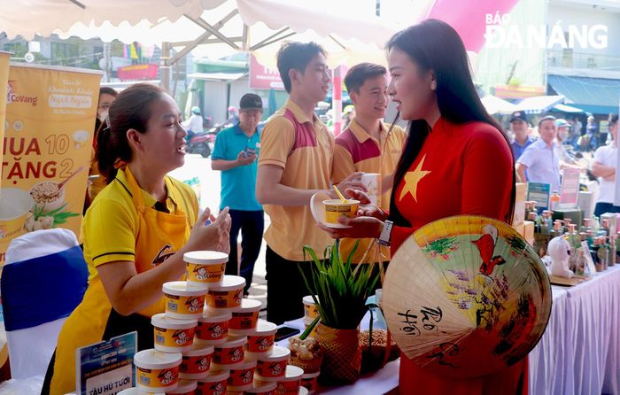 Bên cạnh các hoạt động livestream bán hàng còn có chương trình khuyến mại kích cầu mua sắm tại chợ Cồn đến 30-6.