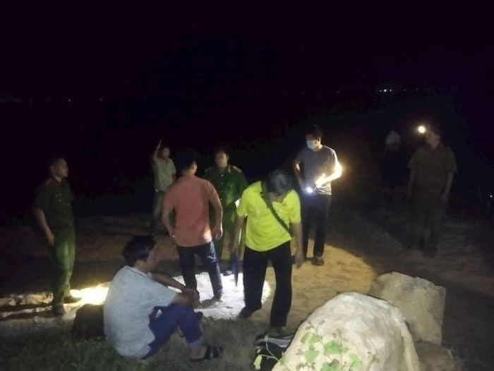 Cơ quan chức năng đang kiểm tra, khám nghiệm hiện trường.