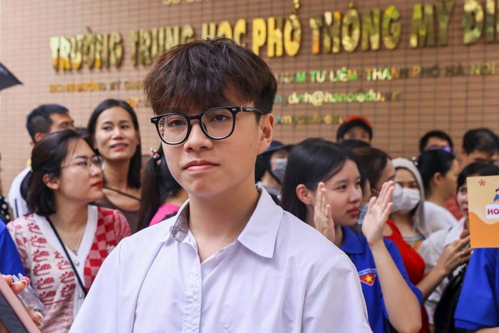 Em Nguyễn Hữu Dũng (học sinh trường THCS Lê Quý Đôn) chia sẻ đề thi vừa sức với những bạn học môn văn ở mức trung bình khá như em. Câu nghị luận xã hội hơi khó một chút nhưng em cũng đã hoàn thành bài thi một cách tốt nhất với khả năng của mình.