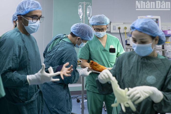 Không chỉ đưa y học tiên tiến đến với trẻ em, người có hoàn cảnh khó khăn ở vùng cao, chương trình của CLB Sala còn là cầu nối giữa các y bác sĩ tuyến trên với đồng nghiệp tuyến dưới, giữa các chuyên gia chấn thương chỉnh hình trong nước và quốc tế.