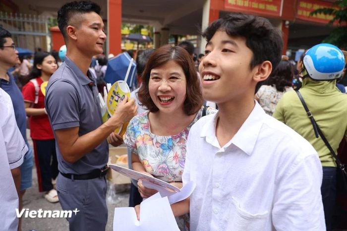  Với tác phẩm 'Đồng chí' của nhà thơ Chính Hữu được đưa vào phần nghị luận văn học, nhiều thí sinh tự tin đạt điểm cao môn Ngữ văn. (Ảnh: PV/Vietnam+) 