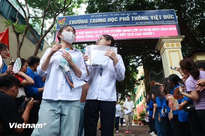 Theo đánh giá của nhiều sỹ tử, đề thi năm nay khá 'dễ thở' và vừa sức. (Ảnh: PV/Vietnam+) 
