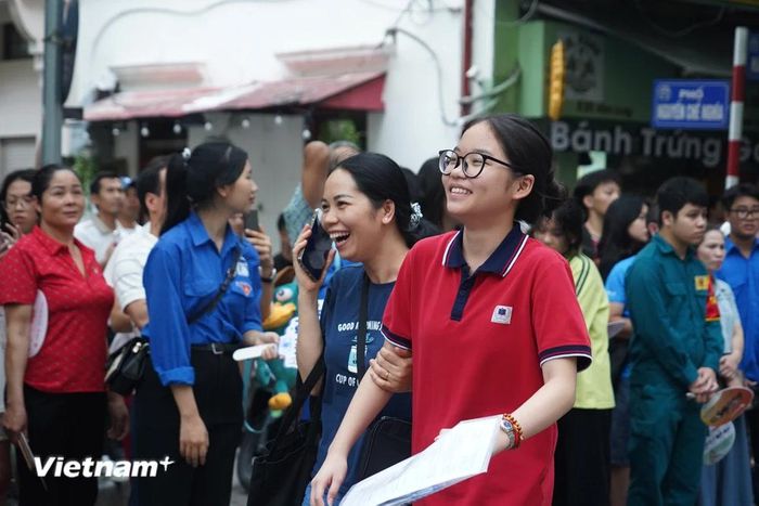  Sau khi kết thúc buổi thi môn Ngữ văn, buổi chiều thí sinh sẽ thi môn Tiếng Anh. (Ảnh: PV/Vietnam+) 