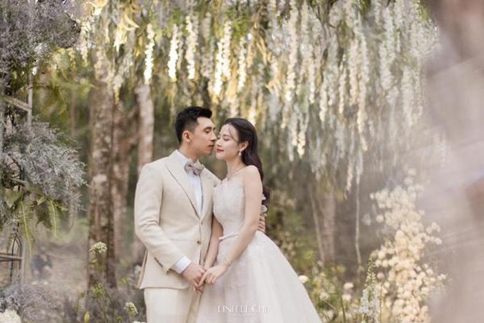 Chồng Midu là một doanh nhân có gia thế khủng. Anh được Midu nhận xét là người đàn ông chỉn chu, tâm lý và luôn ủng hộ cô trong mọi việc.