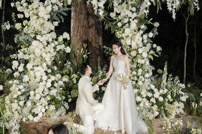 Được biết, Midu và chồng đã có thời gian tìm hiểu và hẹn hò trước khi đi đến quyết định làm đám cưới.