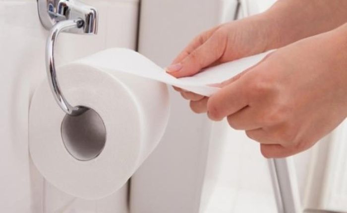 Nếu chăm chỉ, nghề ngửi giấy vệ sinh có thể cho thu nhập tới 1,2 tỷ đồng mỗi năm.