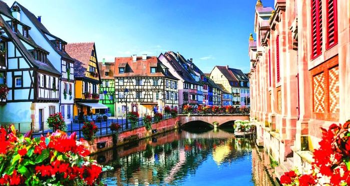  Khu phố cổ La Petite France thơ mộng tựa chốn thần tiên mang cái hồn thời Pháp cổ. 