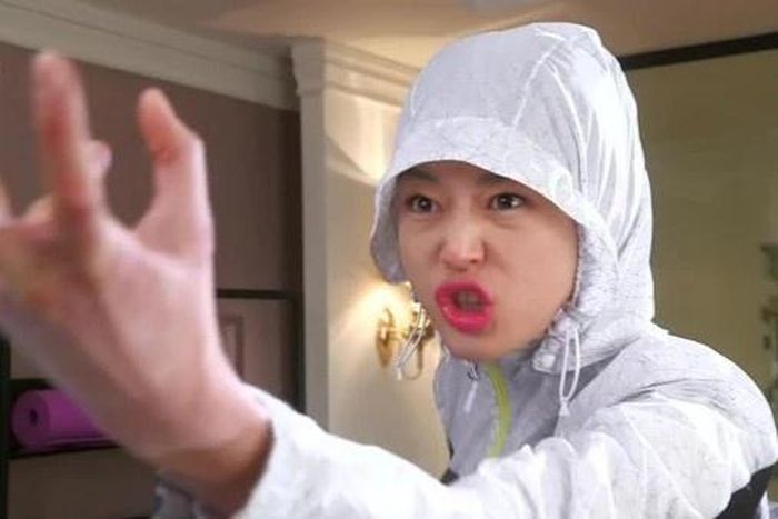 Nhiều người trẻ muốn xóa những hình ảnh đáng quên trên mạng xã hội. Ảnh minh họa: SBS.