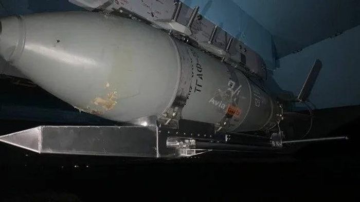 Theo một số báo cáo, Ukraine hiện sử dụng khoảng 100 - 300 quả bom dẫn đường chính xác của nước ngoài mỗi tháng, trong khi Nga sử dụng khoảng 3.000 quả. Nguyên nhân chính dẫn đến sự thua sút của Kyiv là do thiếu máy bay.