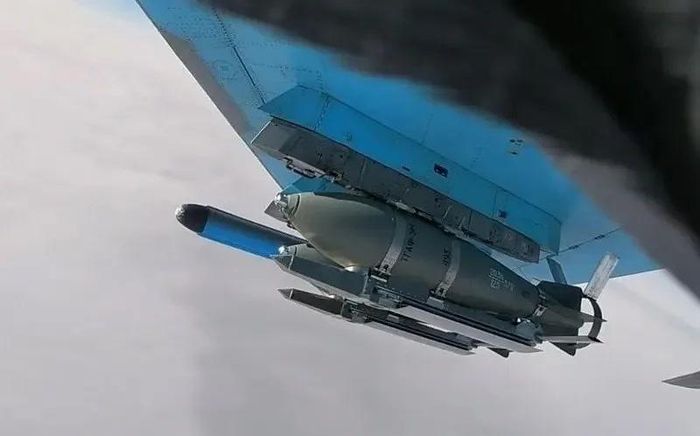 Việc các tiêm kích F-16 do Mỹ chế tạo ném bom FAB sản xuất dưới thời Liên Xô nhưng được tích hợp bộ cánh lượn UMPC do Ukraine sản xuất là viễn cảnh rất thú vị.