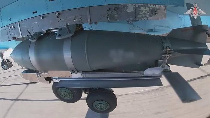 Trong thời gian tới, khi tiêm kích F-16 tham chiến trên diện rộng thì số lượng bom dẫn đường mà các đồng minh cung cấp lại bị đánh giá là không đủ, bởi vậy Kyiv cần nghiên cứu hoán cải số bom tồn kho để sử dụng.