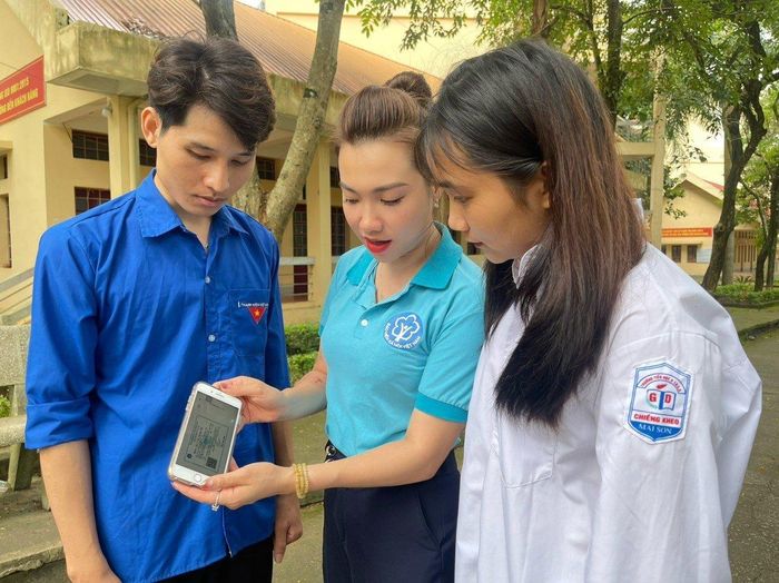 Tuyên truyền về BHYT hướng dẫn sử dụng ứng dụng VssID.