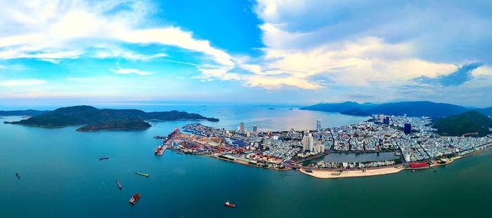 Bình Định tập trung tập trung đẩy nhanh việc giải ngân vốn đầu tư công, tháo gỡ khó khăn để doanh nghiệp sản xuất, đưa thêm các dự án, nhà máy mới đi vào hoạt động theo kế hoạch đã đăng ký. (Ảnh minh họa: Nguyễn Lạc)