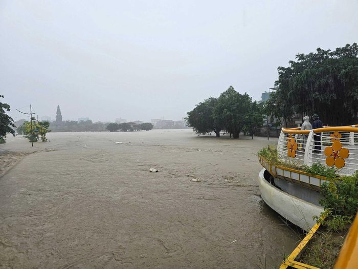 Nước ngập khu vực Hồ Công viên.