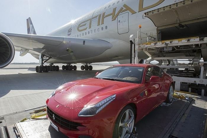  Hãng hàng không Etihad phát triển dịch vụ vận chuyện siêu xe riêng. Ảnh: Destination of the world news. 