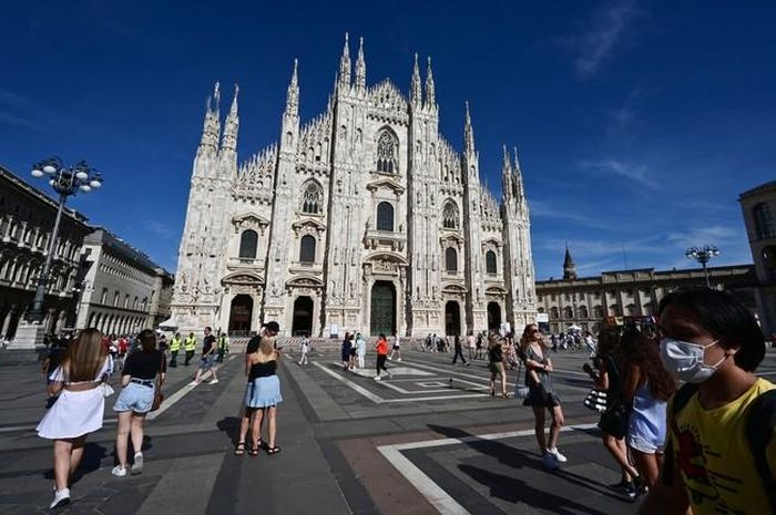 Khách du lịch tại Milan, Italy. Ảnh: AFP/TTXVN
