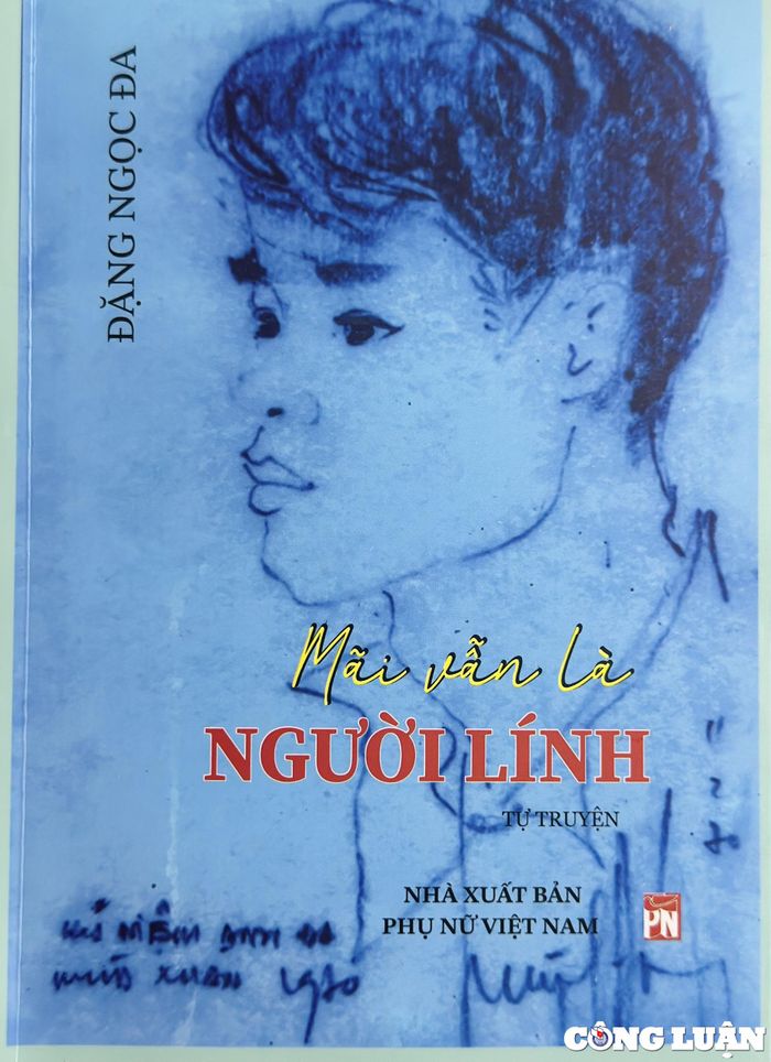  Cuốn tự truyện “Mãi vẫn là người lính" được ra mắt tại sự kiện. 