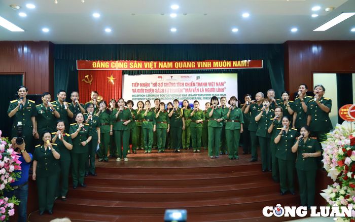  Chương trình nghệ thuật đặc biệt tại lễ tiếp nhận. 
