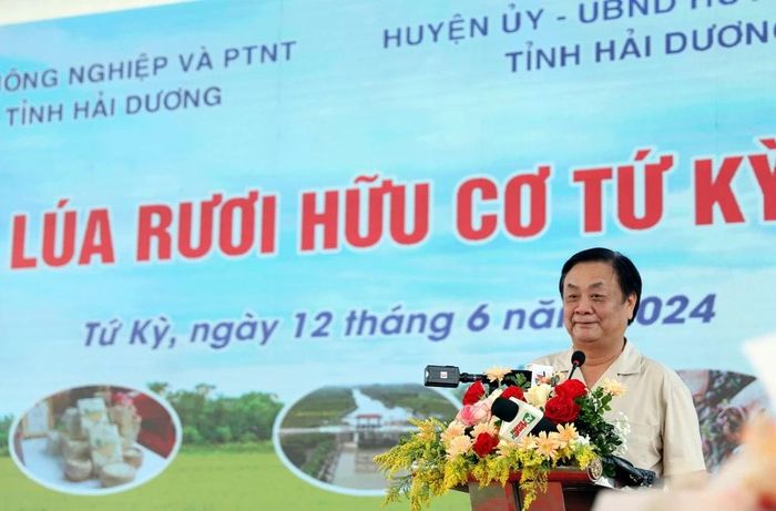  Bộ trưởng Bộ Nông nghiệp và Phát triển nông thôn Lê Minh Hoan phát biểu tại lễ hội. (Ảnh: Mạnh Tú/TTXVN) 
