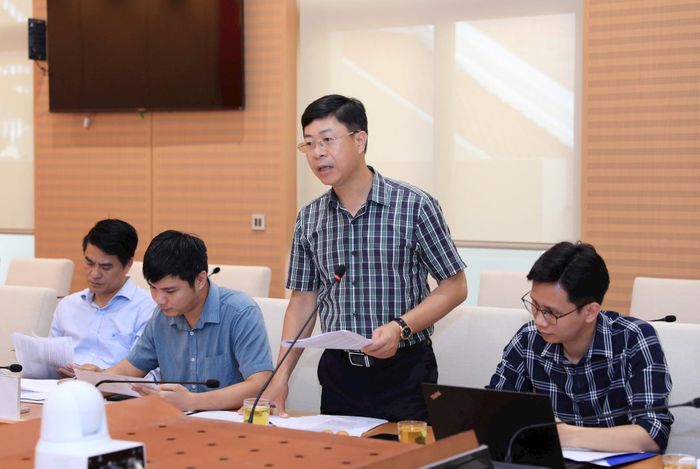 Đại diện Sở Tài nguyên và Môi trường báo cáo tại buổi làm việc. Ảnh: Vũ Thủy