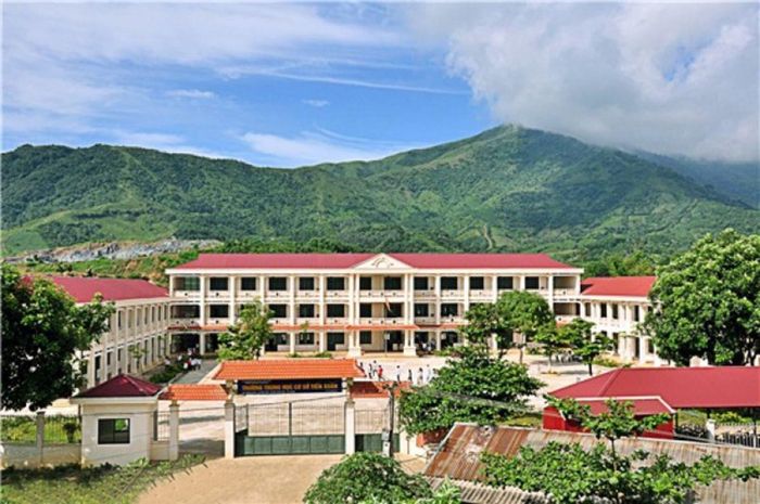 Trường THCS xã Tiến Xuân được đầu tư khang trang. Ảnh: Đức Minh.