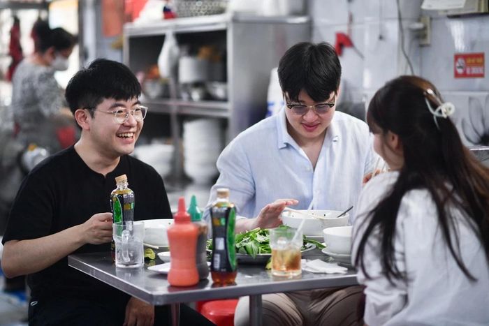  Ăn sáng giúp nạp lại năng lượng sau giấc ngủ dài, khởi đầu tốt hơn cho một ngày mới. Ảnh minh họa: Duy Hiệu. 