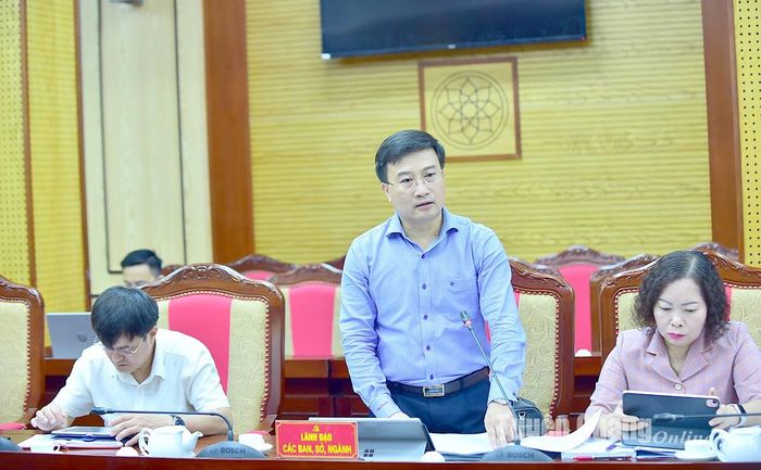  Lãnh đạo Sở Tài nguyên và Môi trường phát biểu ý kiến tại hội nghị.