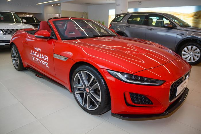  Trong hơn 10 năm, đã có 87.731 chiếc Jaguar F-Type được sản xuất, bao gồm nhiều phiên bản hiệu năng cao như F-Type SVR hay F-Type R facelift, hoặc các phiên bản hàng thửa như F-Type Project 7 giới hạn 250 chiếc. 