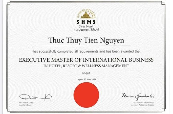 Bằng Thạc sĩ được Hoa hậu Thùy Tiên chia sẻ