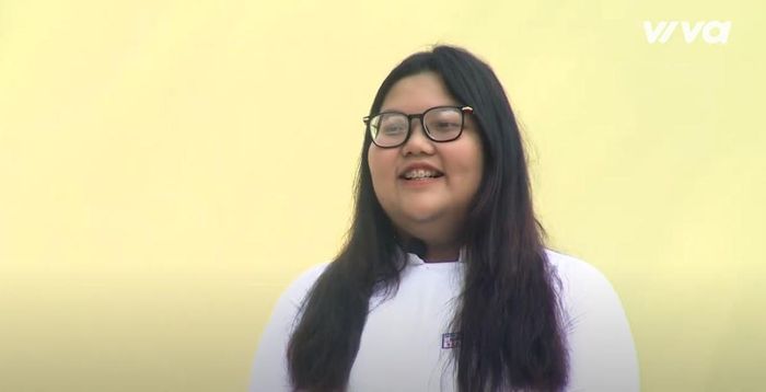  Nữ sinh Asisah