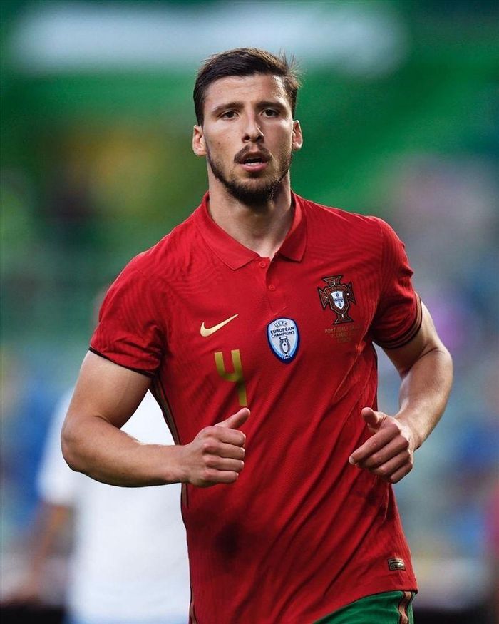  Ruben Dias: Trung vệ 27 tuổi của Bồ Đào Nha được định giá 67,5 triệu bảng Anh.