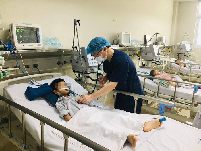 Hình ảnh bệnh nhi mắc viêm não Nhật Bản điều trị tại Bệnh viện Nhi trung ương. Ảnh: Báo Hà Nội Mới.