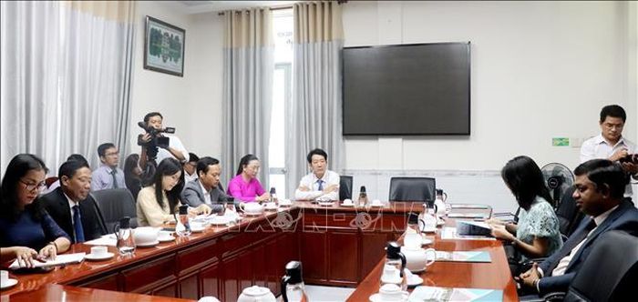 Quang cảnh buổi làm việc.