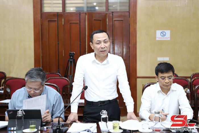 Lãnh đạo Sở Tài chính phát biểu tại cuộc họp.